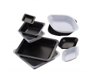These black, diamond-shaped UltraCruz&reg; weigh boats are ideal for precise material handling and come in a pack of 500, perf 